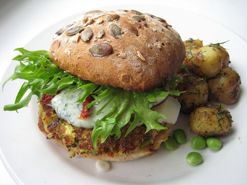 Veggie burger miikkahoo (Wikimedia Commons)