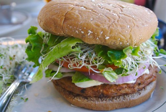Veggie burger pea protein (WIkimedia Commons)