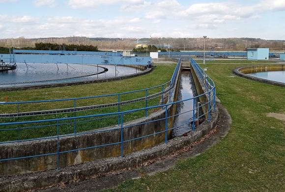 wastewater treatment plant. Photo by Czeva Wikimedia Commons