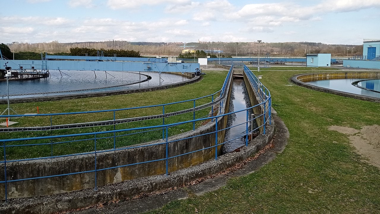 wastewater treatment plant. Photo by Czeva Wikimedia Commons