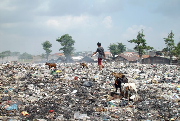 Jakarta Slum (Wikimedia Commons)