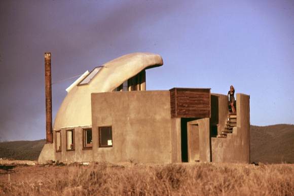 Earthship (Wikimedia Commons)