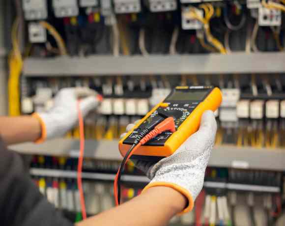 Signs Your Business Needs a Commercial Electrical Inspection to Improve Energy Efficiency