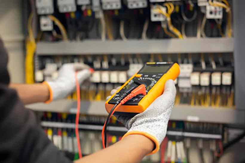 Signs Your Business Needs a Commercial Electrical Inspection to Improve Energy Efficiency